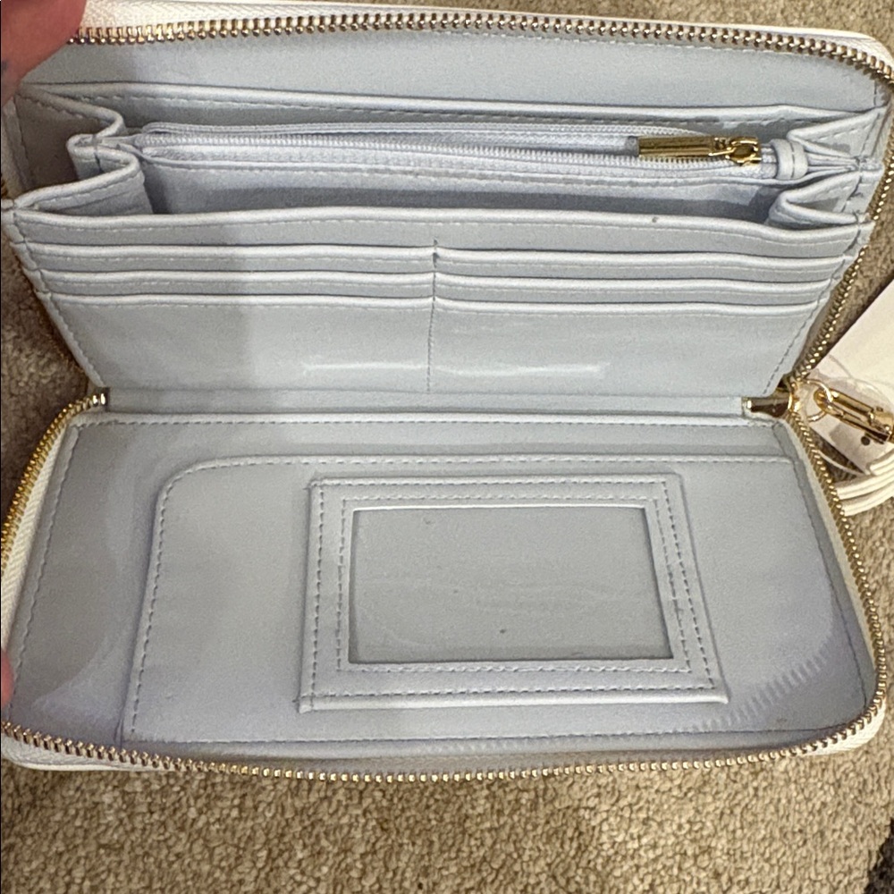 NWT Betsey Johnson Floral Wallet 🌼 - Picture 4 of 6